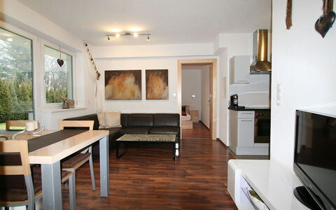 Matt: Kamer, Houten Vloer, Meubilair, Interieur Ontwerp, Eigendom, Verdieping, Gebouw, Hardwood, Plafond, Laminaatvloer