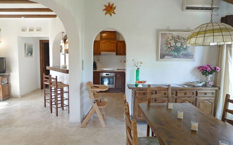 El Paradiso: Kamer, Meubilair, Gebouw, Eigendom, Interieur Ontwerp, Verdieping, Eetkamer, Plafond, Tafel, Huis