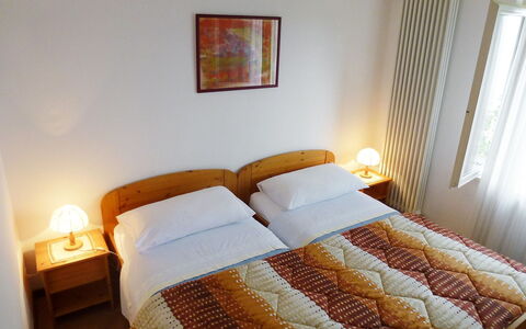 Al Ronchetto: Slaapkamer, Bed, Kamer, Meubilair, Laken, Eigendom, Bed Frame, Bedding, Interieur Ontwerp, Dekbedovertrek