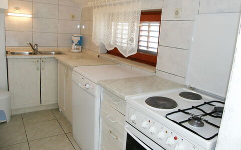 Margita: Eigendom, Kamer, Countertop, Keuken, Cabinetry, Meubilair, Major Appliance, Fornuis, Gebouw, Gasfornuis