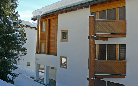 Flims 420: Gebouw, Venster, Sneeuw, Blauw, Lucht, Hout, Huis, Boom, Schaduw
