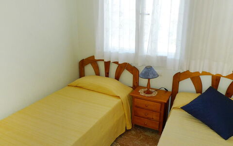 Dénia 475: Slaapkamer, Kamer, Bed, Meubilair, Eigendom, Bed Frame, Laken, Geel, Interieur Ontwerp, Bedding