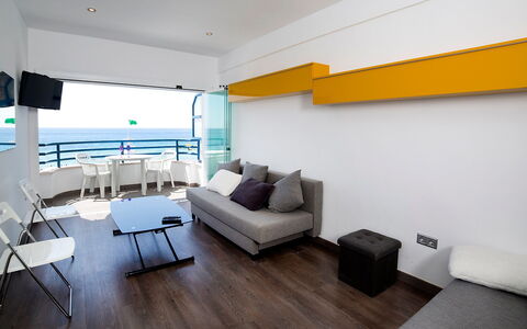 Arenal 03: Kamer, Interieur Ontwerp, Eigendom, Meubilair, Woonkamer, Gebouw, Verdieping, Huis, Architectuur, Laminaatvloer