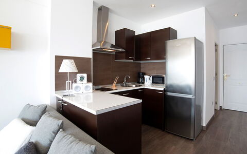 Arenal 03: Kamer, Meubilair, Interieur Ontwerp, Eigendom, Gebouw, Countertop, Huis, Verdieping, Keuken, Architectuur