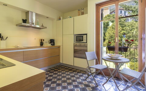 Residenza del Pascià: Flooring, Interieur Ontwerp, Verdieping, Keuken, Countertop, Meubilair, Toestel Van De Keuken, Hout, Cabinetry, Major Appliance