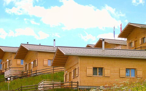 Maiensäss Komfort: Huis, Huis, Eigendom, Dak, Landelijk Gebied, Siding, Boerderij, Gebouw, Lucht, Verblijf