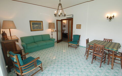 Riviera Massa: Kamer, Meubilair, Eigendom, Interieur Ontwerp, Turkoois, Woonkamer, Gebouw, Verdieping, Tafel, Onroerend Goed
