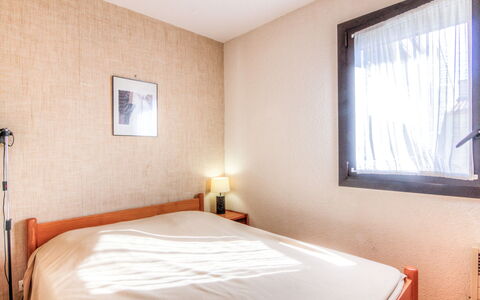 Les Indes Galantes: Gebouw, Meubilair, Eigendom, Comfort, Hout, Venster, Schaduw, Textiel, Huis