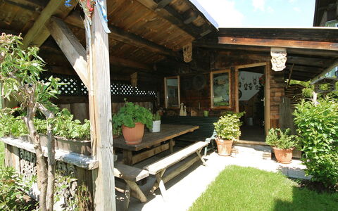 Christoph: Eigendom, Gebouw, Huis, Onroerend Goed, Werf, Veranda, Backyard, Gras, Huis, Verblijf