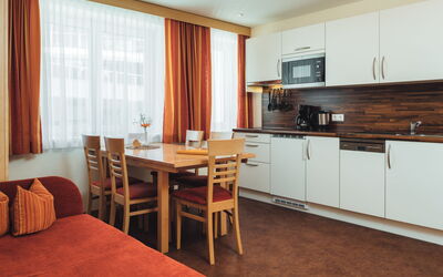 Ladis 600.2: Fabriek, Water, Eigendom, Meubilair, Gebouw, Tafel, Venster, Azure, Stoel, Interieur Ontwerp