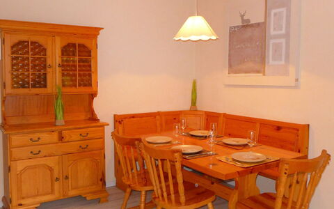 Nid D'Aigle E1: Kamer, Meubilair, Eigendom, Tafel, Eetkamer, Keuken En Eettafel, Gebouw, Beits, Verdieping, Interieur Ontwerp