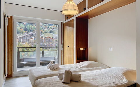 Nendaz 571: Hout, Interieur Ontwerp, Verdieping, Flooring, Meubilair, Kamer, Plafond, Bed, Slaapkamer, Appartement