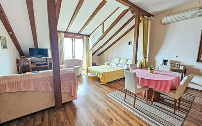 Accommodatie:&nbsp;Lucic 100.5