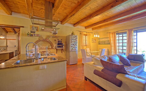 Villa Margherita: Kamer, Eigendom, Gebouw, Meubilair, Interieur Ontwerp, Woonkamer, Straal, Plafond, Huis, Verdieping