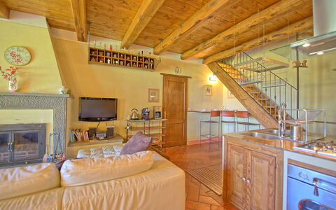 Villa Margherita: Kamer, Eigendom, Meubilair, Gebouw, Interieur Ontwerp, Plafond, Onroerend Goed, Bed, Slaapkamer, Huis
