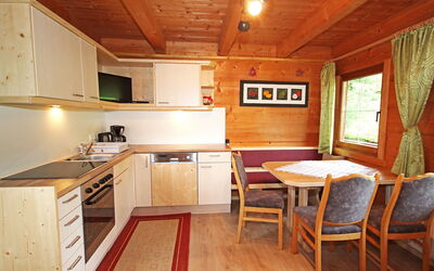 Untererhof 400.3: Kamer, Meubilair, Eigendom, Countertop, Gebouw, Cabinetry, Keuken, Verdieping, Hardwood, Interieur Ontwerp