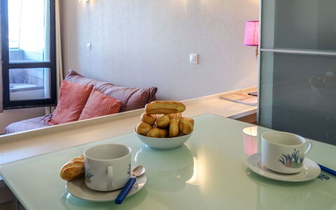 Deauville-Trouville 120: Voedsel, Tableware, Tafel, Meubilair, Drinkware, Koffiekop, Dishware, Bord, Kop, Serveware