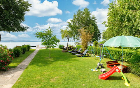 Hanna: Wolk, Fabriek, Lucht, Eigendom, Paraplu, Schaduw, Boom, Land Lot, Vegetation, Buitenmeubels