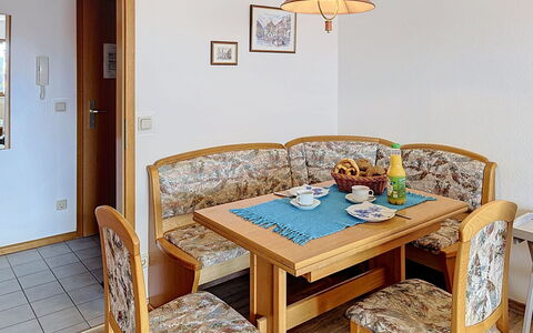 Schonach 125: Meubilair, Interieur Ontwerp, Hout, Flooring, Verdieping, Tafel, Verlichting, Kamer, Eetkamer, Keuken En Eettafel