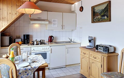 Schonach 125: Meubilair, Hout, Interieur Ontwerp, Flooring, Stoel, Verdieping, Plafond, Keuken, Huis, Tafel