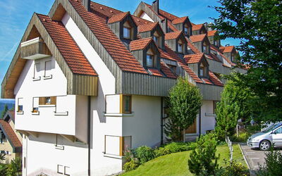 Schonach 125: Fabriek, Gebouw, Lucht, Eigendom, Venster, Wiel, Auto, Huis, Boom