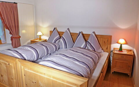 Ferienhaus Döss: Slaapkamer, Bed, Meubilair, Kamer, Laken, Bed Frame, Bedding, Nachtkastje, Eigendom, Matras