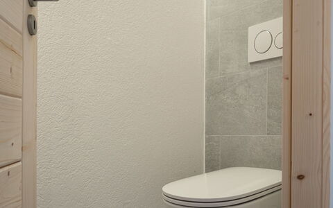 Haut de Cry 16: Badkamer, Rechthoek, Purper, Interieur Ontwerp, Flooring, Verdieping, Hout, Muur