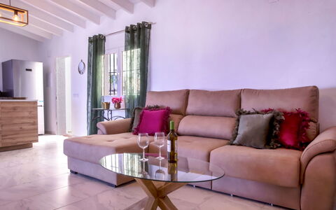 Villa Teresita: Meubilair, Eigendom, Gebouw, Bankstel, Cabinetry, Tafel, Purper, Comfort, Hout, Interieur Ontwerp