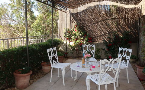 Les Migraniers 1: Eigendom, Patio, Gebouw, Meubilair, Backyard, Onroerend Goed, Buitentafel, Tafel, Werf, Huis