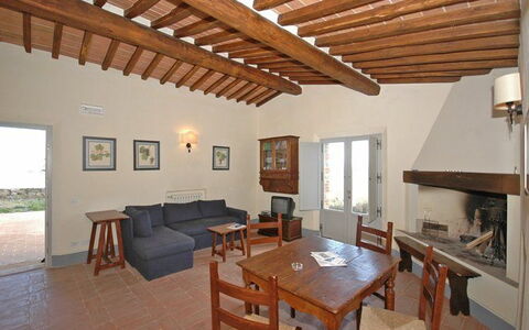Brunello: Eigendom, Gebouw, Kamer, Meubilair, Plafond, Huis, Interieur Ontwerp, Onroerend Goed, Woonkamer, Straal