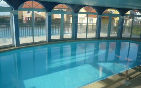 Cabourg 560: Water, Eigendom, Gebouw, Zwembad, Azure, Schaduw, Zwemwater, Architectuur, Aqua, Venster