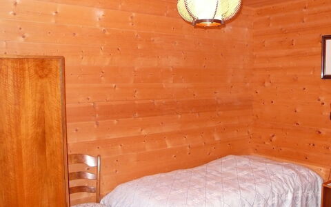 Verena: Kamer, Oranje, Meubilair, Eigendom, Muur, Slaapkamer, Bed, Laken, Interieur Ontwerp, Hardwood