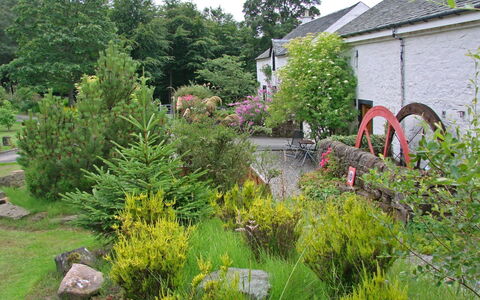Lorn Mill: Tuin, Vegetation, Werf, Natuurlijk Landschap, Fabriek, Struik, Botanische Tuin, Plantkunde, Boom, Landschap