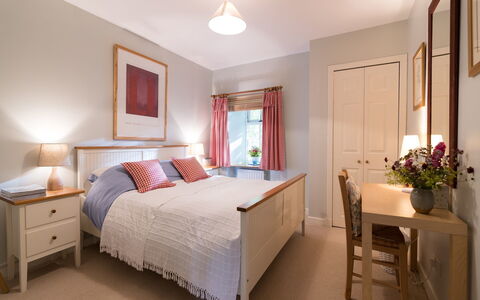 Lorn Mill: Slaapkamer, Meubilair, Kamer, Bed, Eigendom, Laken, Interieur Ontwerp, Bed Frame, Bedding, Verdieping