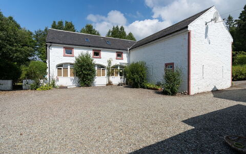 Lorn Mill: Fabriek, Lucht, Wolk, Eigendom, Gebouw, Boom, Huis, Venster, Land Lot, Deur