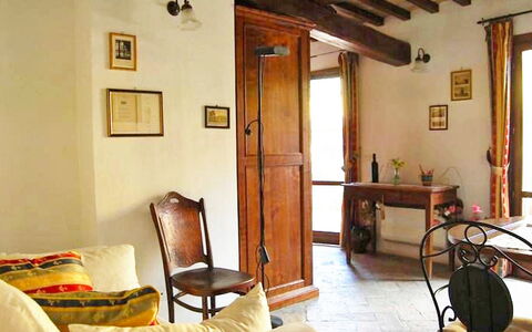 Charming Terrace: Kamer, Eigendom, Gebouw, Meubilair, Interieur Ontwerp, Huis, Woonkamer, Plafond, Verdieping, Muur