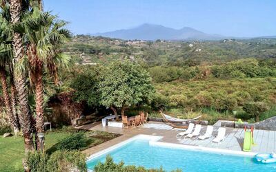 Lydia - Giarre, Sicilië, Italië
