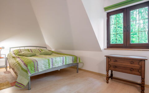 Borowikowa: Interieur Ontwerp, Flooring, Verdieping, Slaapkamer, Hout, Meubilair, Bed, Plafond, Kamer, Houten Vloer