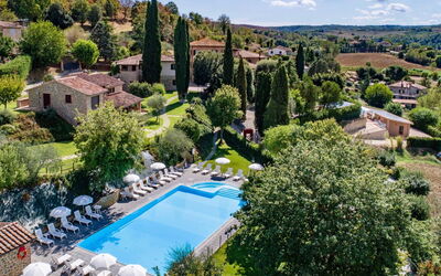 Città della Pieve 300: Wolk, Fabriek, Water, Lucht, Eigendom, Boom, Azure, Gebouw, Plantkunde, Zwembad