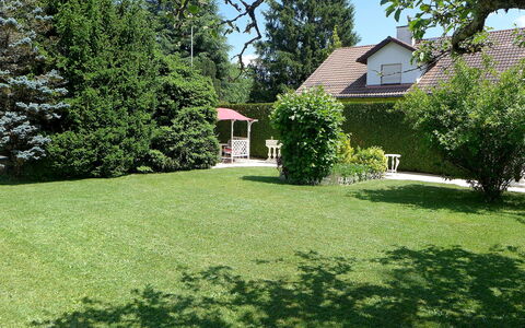 5, Chemin de la Pralay: Gazon, Eigendom, Huis, Huis, Werf, Gras, Groen, Boom, Tuin, Struik