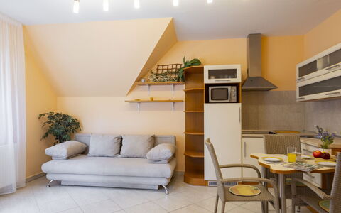 Catalpa: Meubilair, Interieur Ontwerp, Flooring, Verdieping, Hout, Plafond, Kamer, Verlichting, Woonkamer, Bankstel