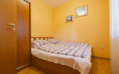 Catalpa: Geel, Slaapkamer, Bed, Verdieping, Laken, Bedding, Interieur Ontwerp, Kamer, Linens, Bed Frame