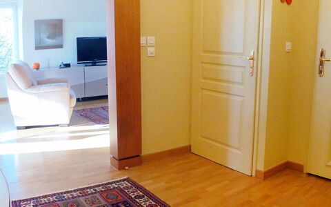 Elisa: Deur, Comfort, Hout, Huis, Verdieping, Flooring, Gebouw, Onroerend Goed