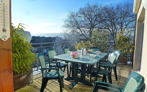 Elisa: Tafel, Lucht, Meubilair, Buitentafel, Wolk, Azure, Stoel, Fabriek, Hout, Boom