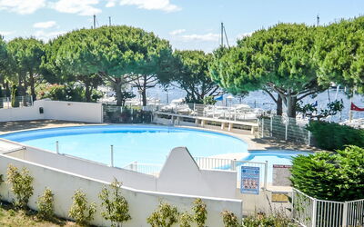Port Camargue 540: Zwembad, Schaduw, Toevlucht, Landscaping, Badplaats, Hek, Hotel, Badplaats