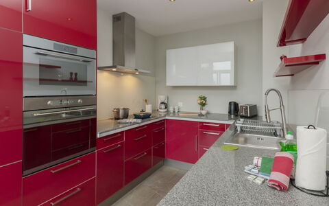 Interlaken 400: Keuken, Countertop, Toestel Van De Keuken, Cabinetry, Interieur Ontwerp, Major Appliance, Flooring, Meubilair, Fornuis, Verdieping