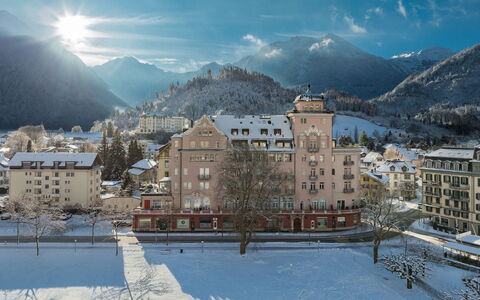 Interlaken 400: Gebouw, Sneeuw, Winter, Menselijke Nederzetting, Heuvel Station, Freezing, Bergketen, Ochtend, Glacial Landform, Alpen