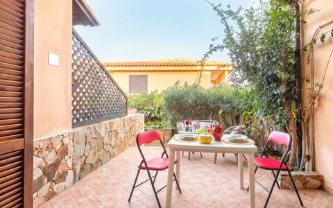 Golfo di Marinella 300: Meubilair, Buitenmeubels, Stoel, Buitentafel, Schaduw, Keuken En Eettafel, Patio, Beits, Balkon, Backyard