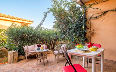 Golfo di Marinella 300: Meubilair, Bloempot, Buitenmeubels, Stoel, Kamerplant, Tuin, Buitentafel, Patio, Backyard, Werf