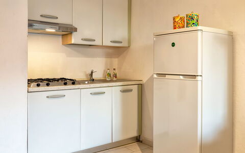 Golfo di Marinella 300: Toestel Van De Keuken, Keuken, Major Appliance, Countertop, Huishoudapparatuur, Cabinetry, Gootsteen, Interieur Ontwerp, Fornuis, Fornuis